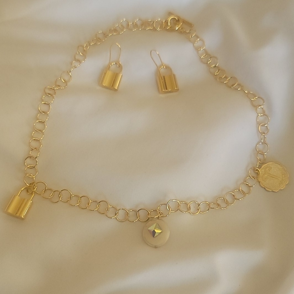 Necklace and earrings set